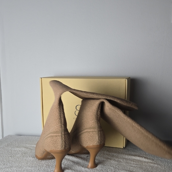 Cosy Island Women's Elegant Tan Heeled Boots - Picture 5 of 9